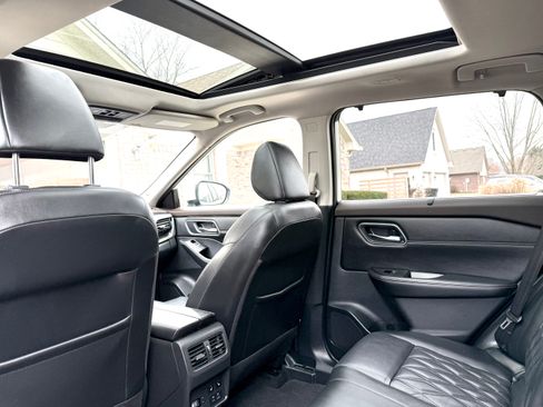 Used 2021 Nissan Rogue Platinum image 27