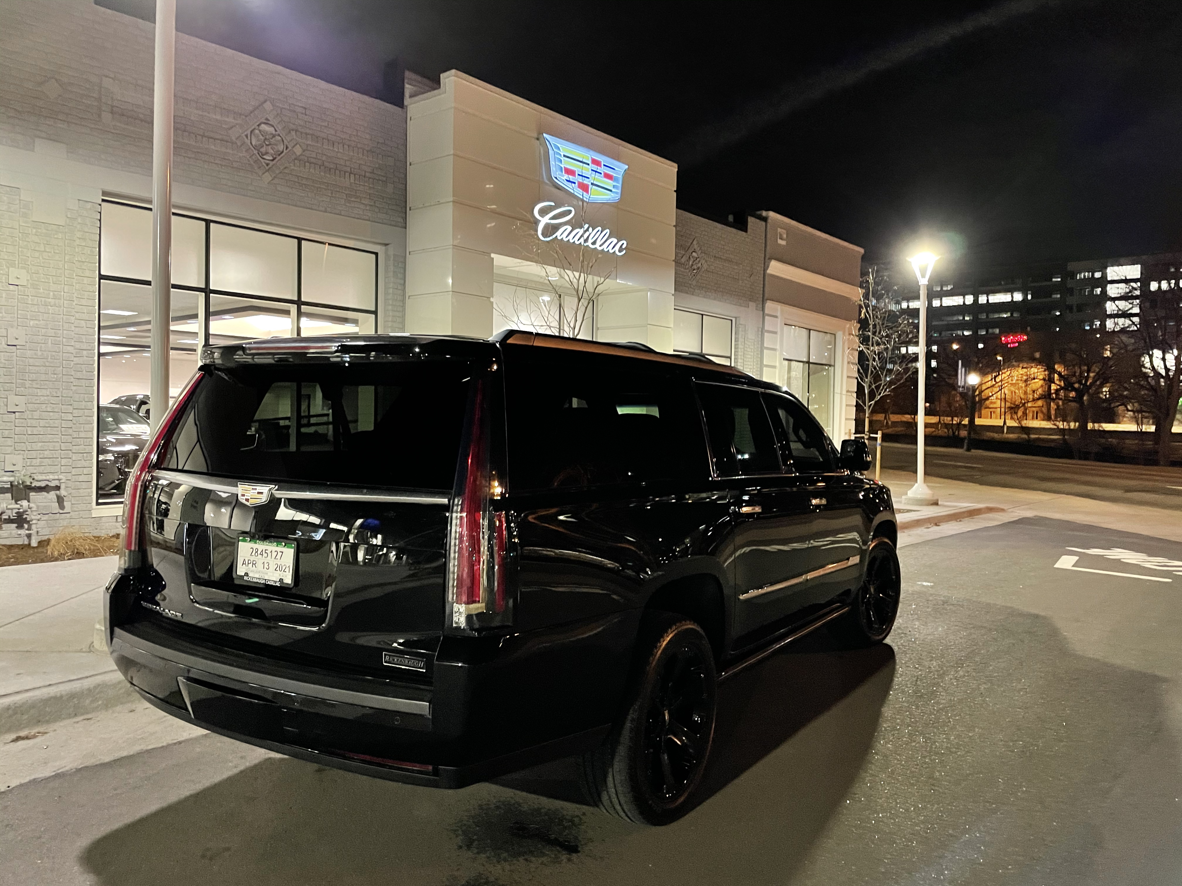 Used 2017 Cadillac Escalade ESV Platinum AWD/4WD image 2