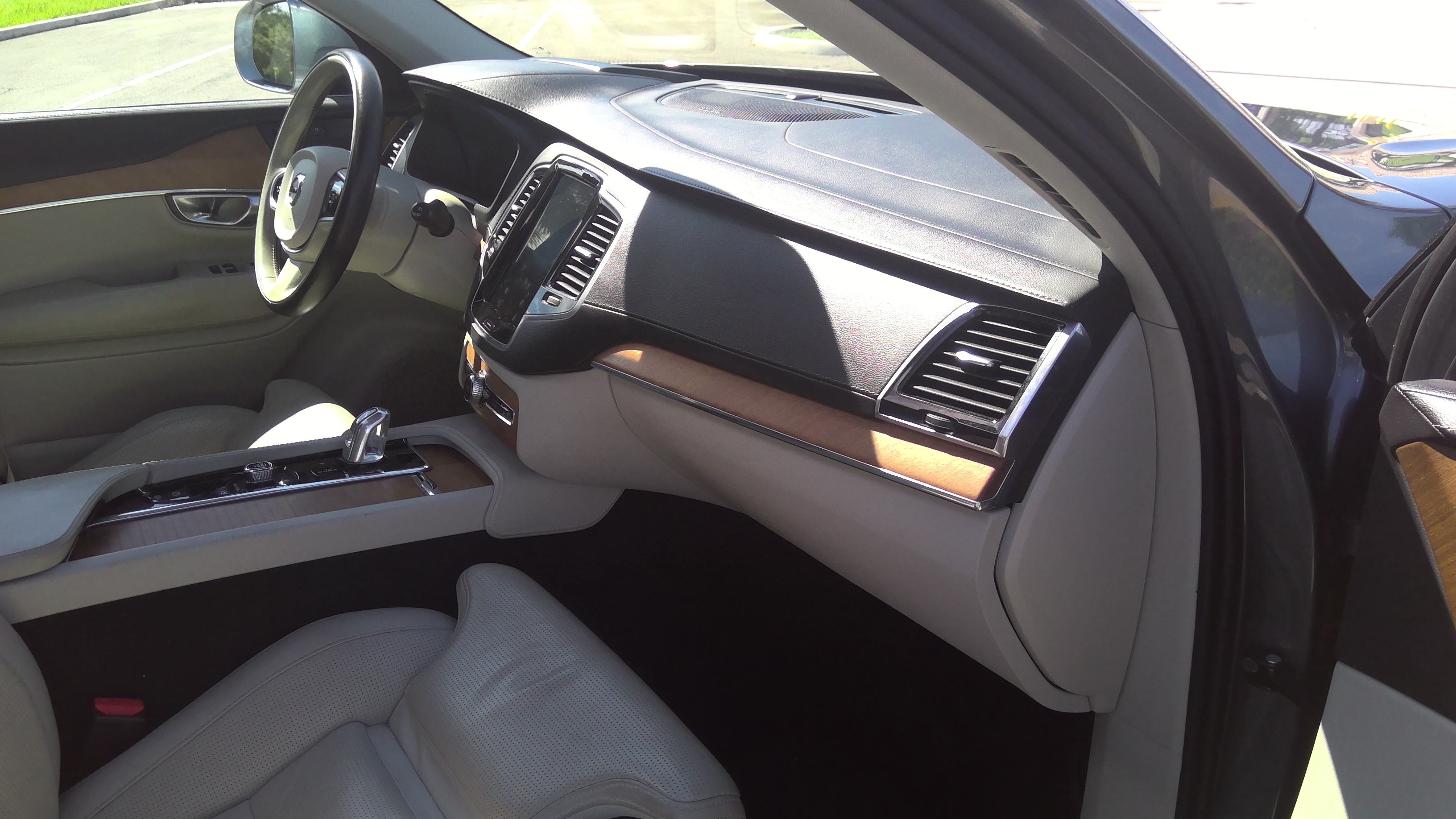 Used 2019 Volvo XC90 T8 Inscription w/ Advanced Package AWD/4WD image 17