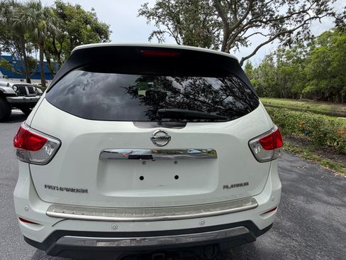 Used 2014 Nissan Pathfinder Platinum FWD image 5