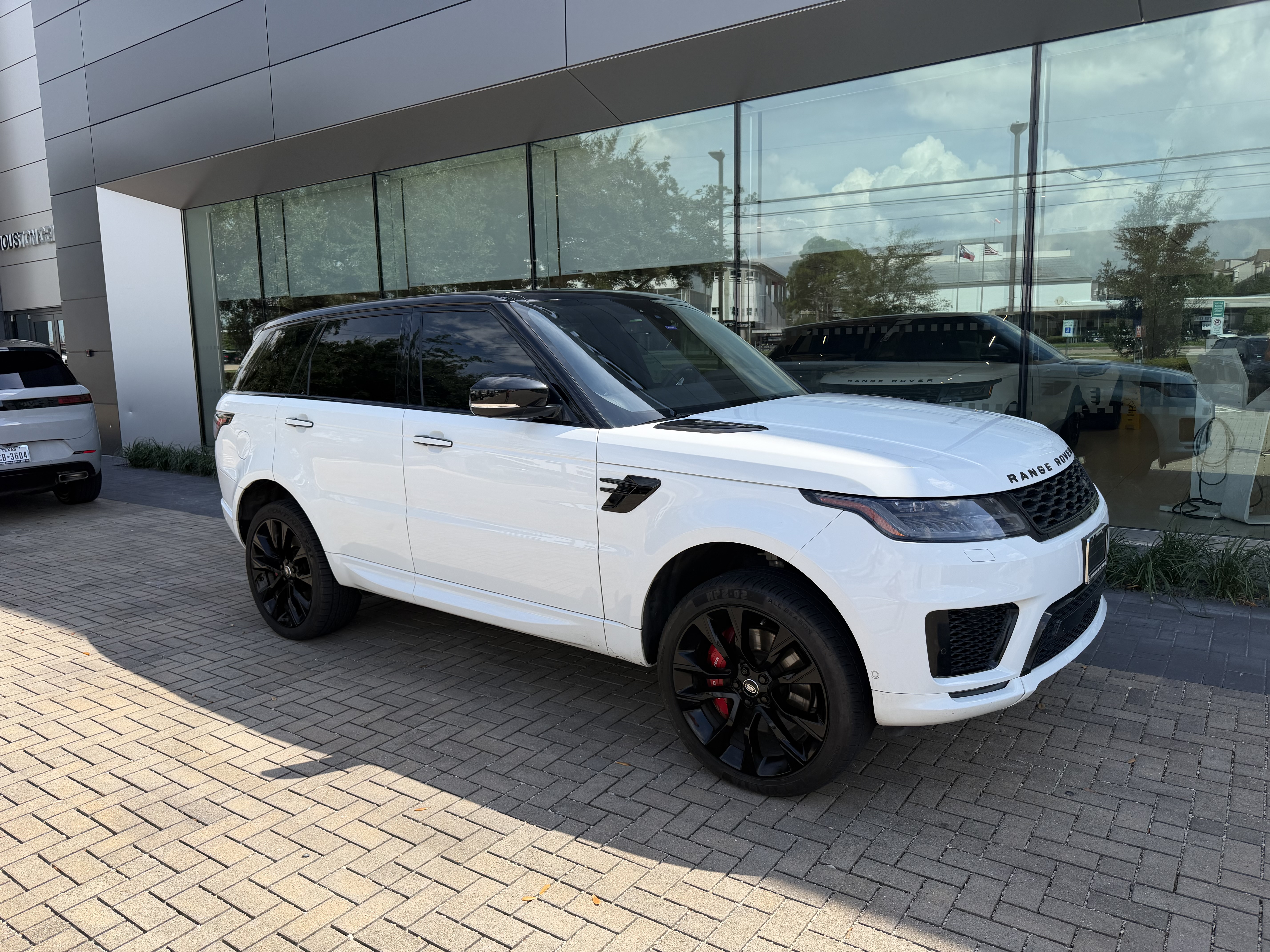 Used 2019 Land Rover Range Rover Sport HST AWD/4WD image 1