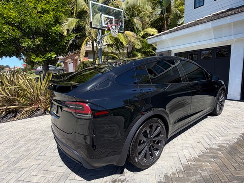 Used 2022 Tesla Model X image 8