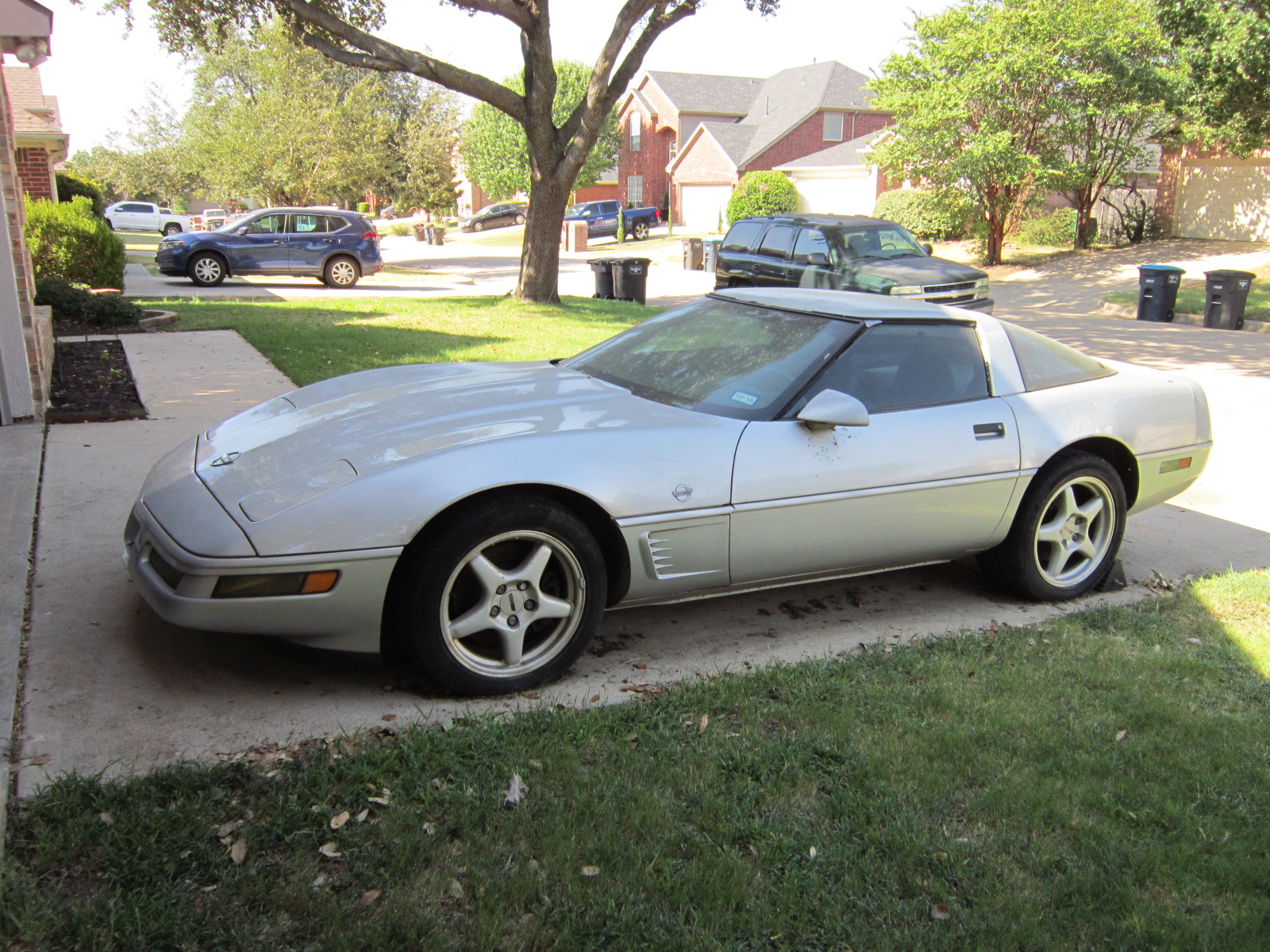 Used 1996 Chevrolet Corvette Coupe RWD image 2