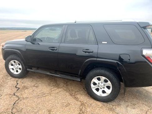 Used 2015 Toyota 4Runner SR5 image 1