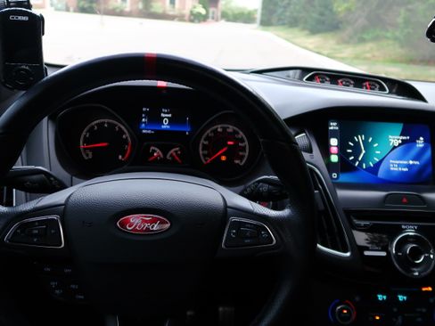 Used 2017 Ford Focus ST w/ Equipment Group 402A FWD image 23