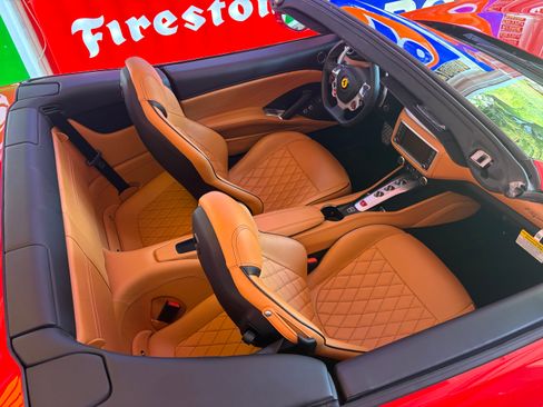Used 2015 Ferrari California T RWD image 13
