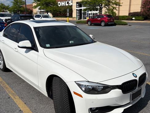 Used 2015 BMW 320i Sedan RWD image 4