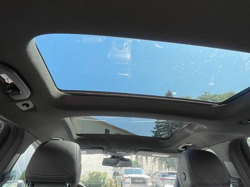 Used 2018 Mercedes-Benz GLC 300 4MATIC image 8