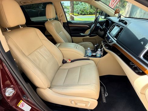 Used 2019 Toyota Highlander Limited Platinum FWD image 21