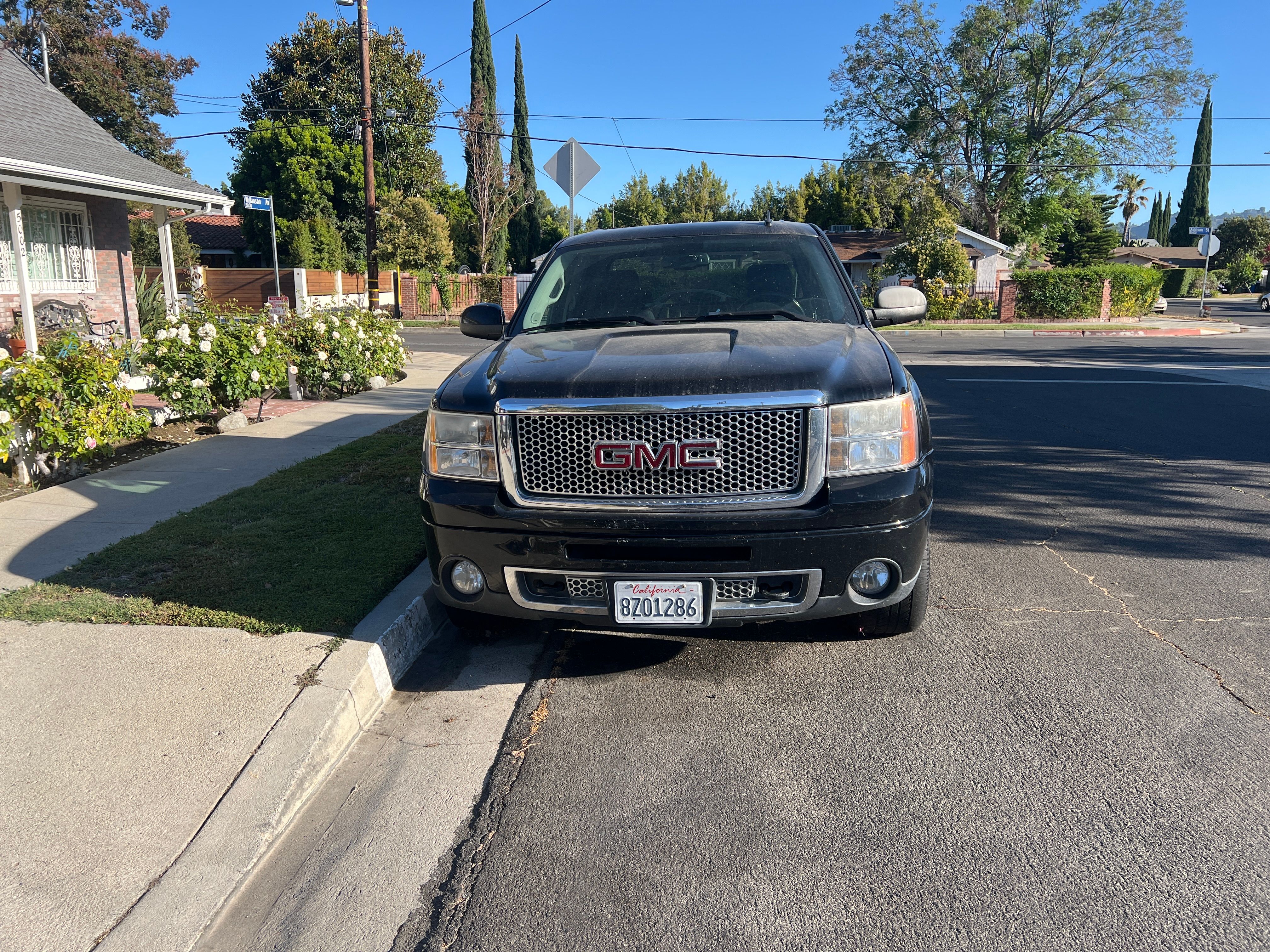 Used 2010 GMC Sierra 1500 Denali AWD/4WD image 2