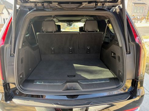 Used 2022 Cadillac Escalade ESV Premium Luxury Platinum image 20