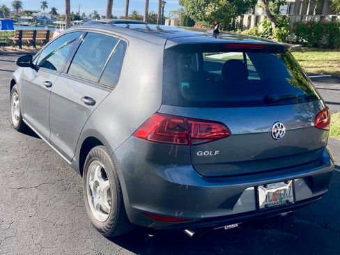 Used 2016 Volkswagen Golf S image 2