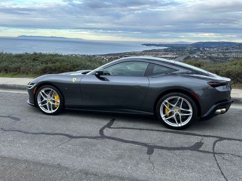 Used 2022 Ferrari Roma image 2