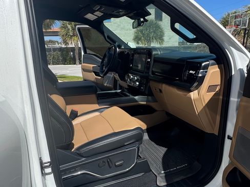 Used 2023 Ford F450 Lariat w/ Snow Plow Prep Package image 5