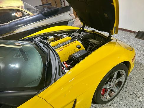 Used 2006 Chevrolet Corvette Convertible w/ Preferred Equipment Group image 2