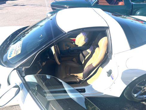 Used 1999 Chevrolet Corvette Coupe w/ Memory Pkg image 5