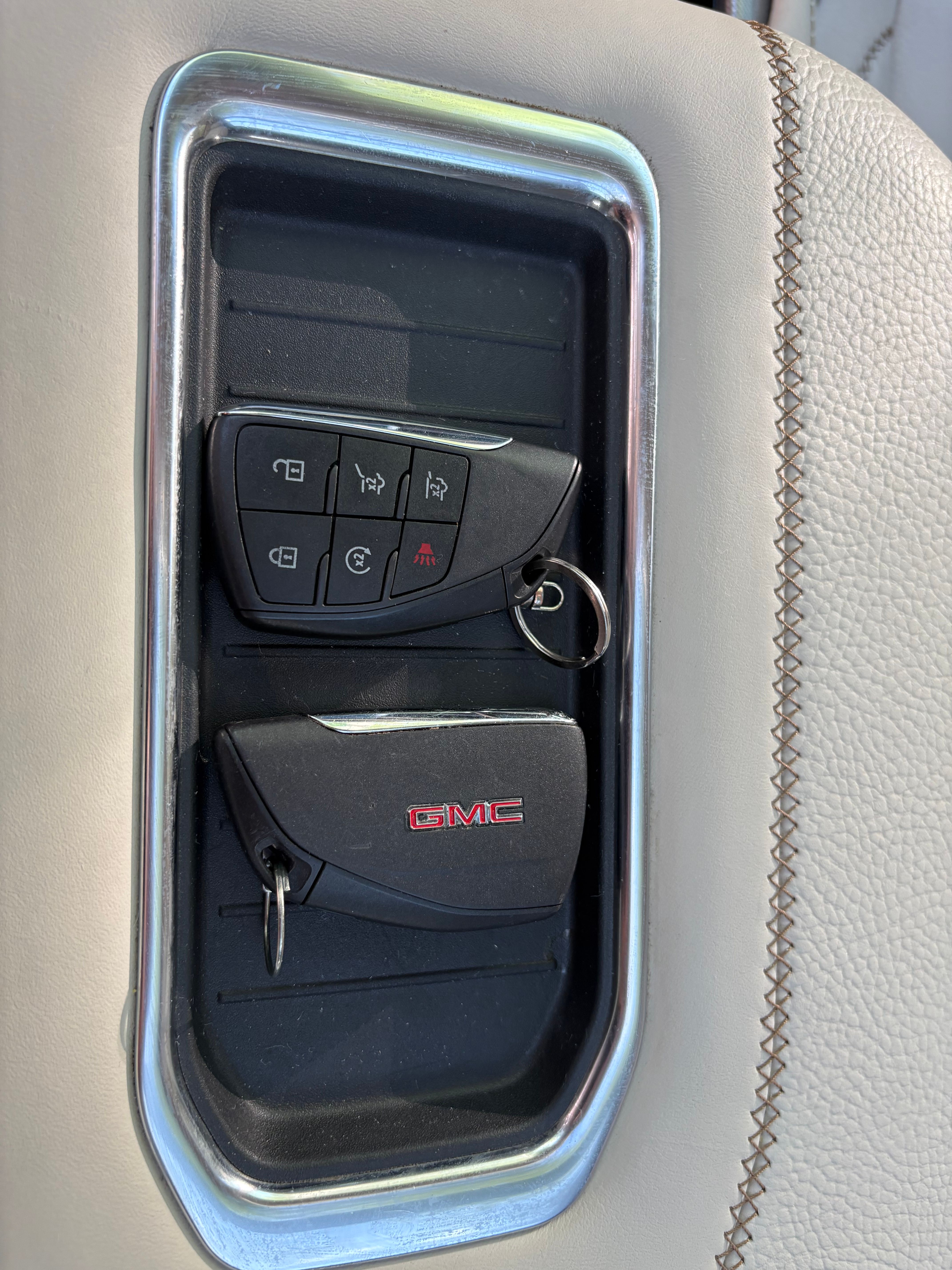 Used 2024 GMC Yukon Denali w/ Advanced Technology Package AWD/4WD image 6