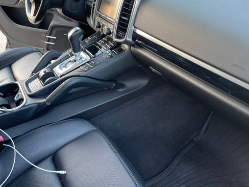 Used 2014 Porsche Cayenne Sport Utility 4D image 10