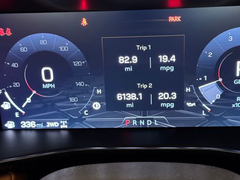 Used 2025 GMC Canyon AT4 w/ Technology Plus Package image 8