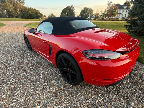 Used 2019 Porsche 718 Boxster RWD image 6