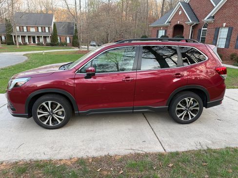 Used 2022 Subaru Forester Limited AWD/4WD image 1