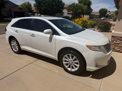 Used 2009 Toyota Venza image 1