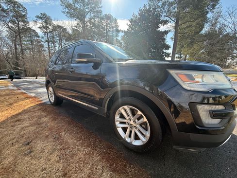 Used 2016 Ford Explorer XLT w/ Equipment Group 202A image 4