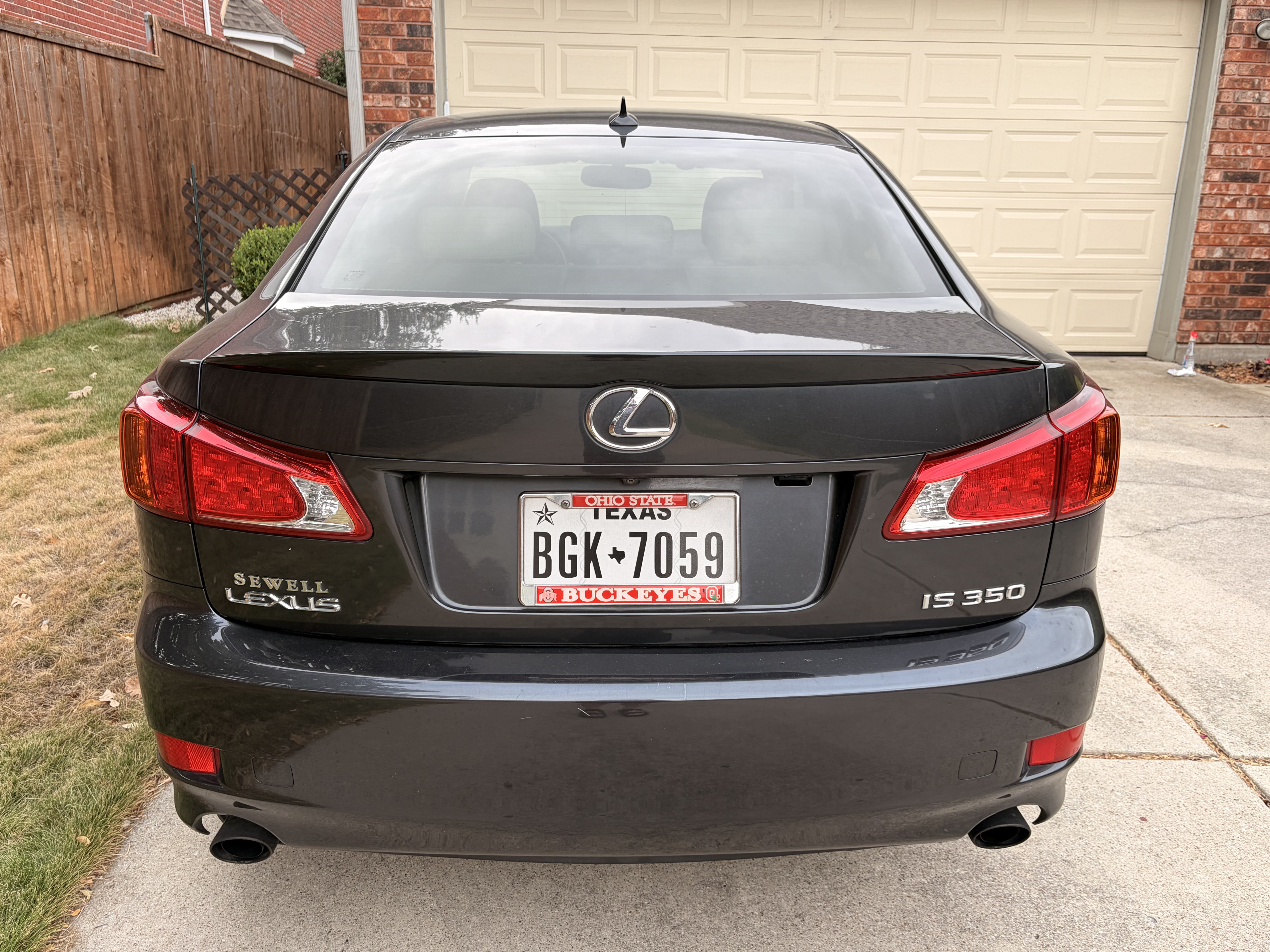 Used 2010 Lexus IS 350 w/ Preferred Accessory Package RWD image 4