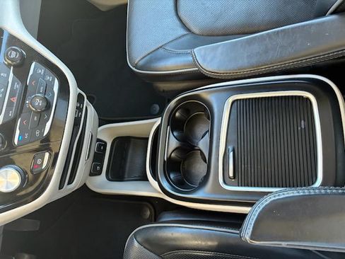 Used 2019 Chrysler Pacifica Limited image 20