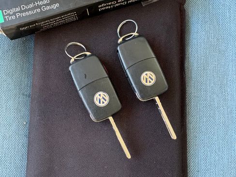 Used 2010 Volkswagen Beetle Final Edition image 6