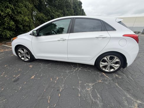 Used 2014 Hyundai Elantra GT w/ Option Group 02 FWD image 22