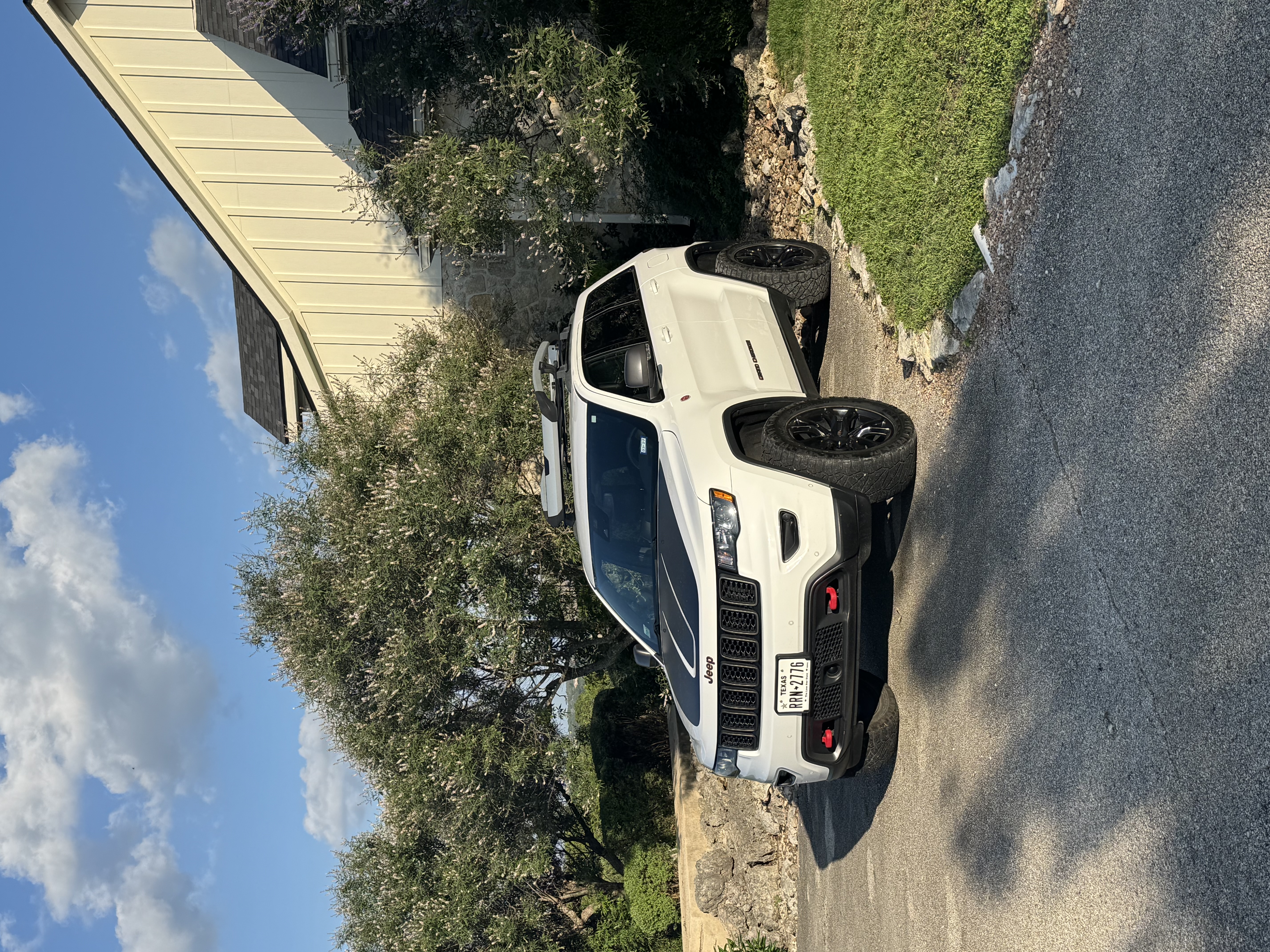 Used 2019 Jeep Grand Cherokee Trailhawk AWD/4WD image 4