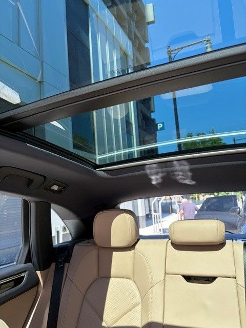 Used 2022 Porsche Macan AWD/4WD image 9