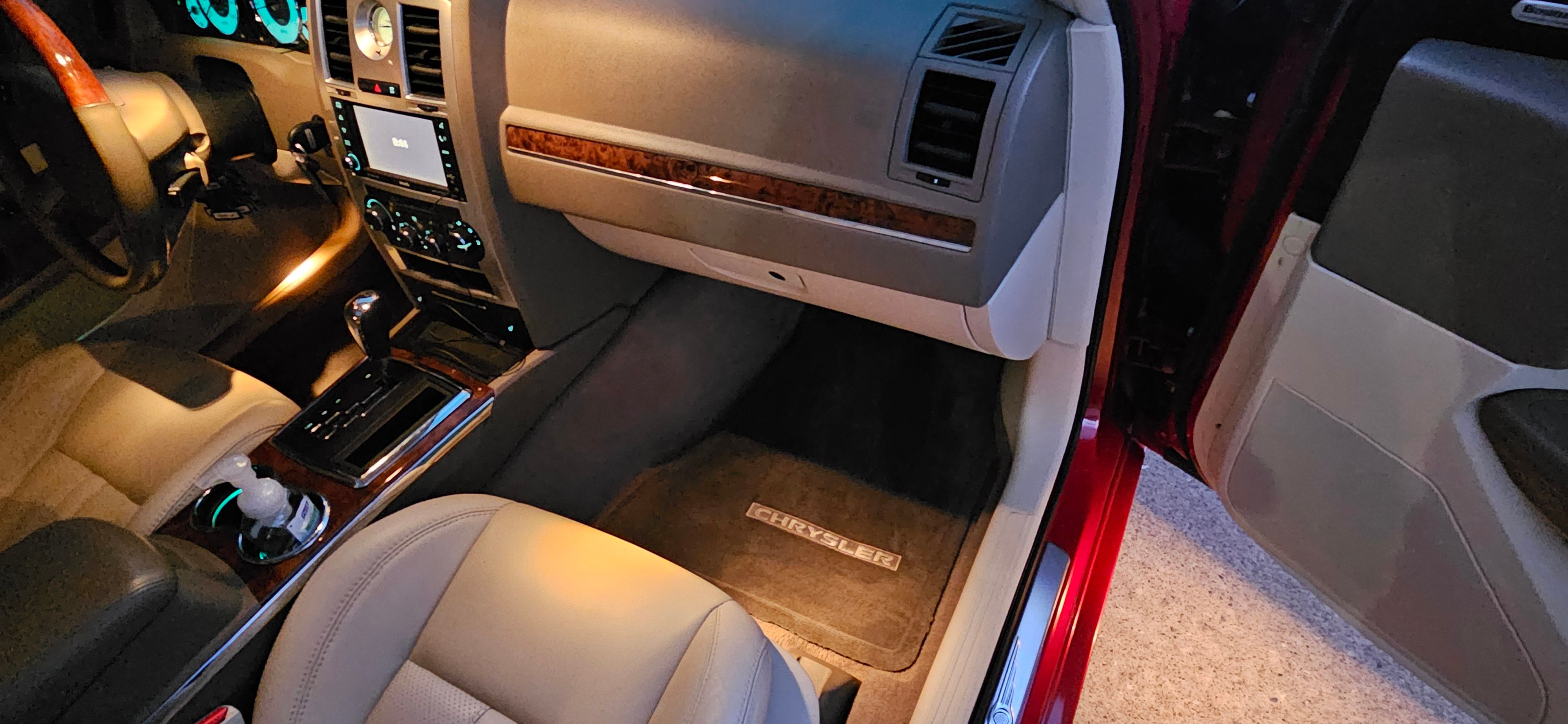 Used 2009 Chrysler 300 C RWD image 11