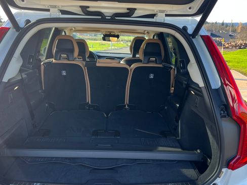 Used 2016 Volvo XC90 T6 Momentum AWD/4WD image 18