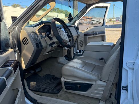 Used 2008 Ford F250 Lariat image 9