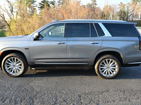 Used 2021 Cadillac Escalade Premium Luxury image 2