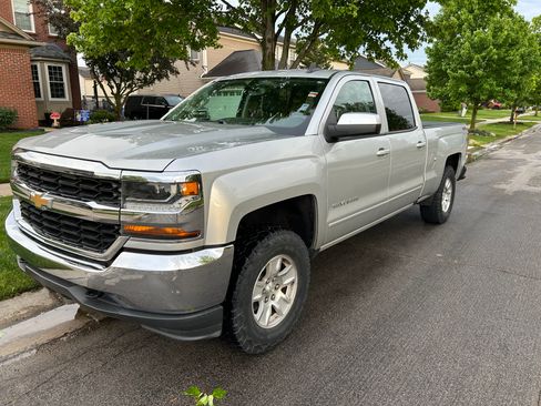 Used 2017 Chevrolet Silverado 1500 LT AWD/4WD image 2