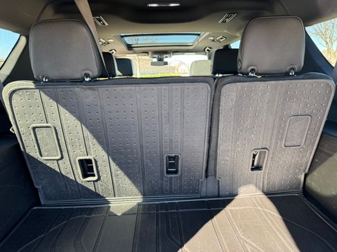 Used 2022 Chevrolet Suburban RST w/ Luxury Package image 4