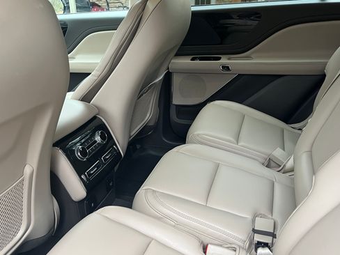 Used 2021 Lincoln Aviator AWD w/ Elements Package image 8