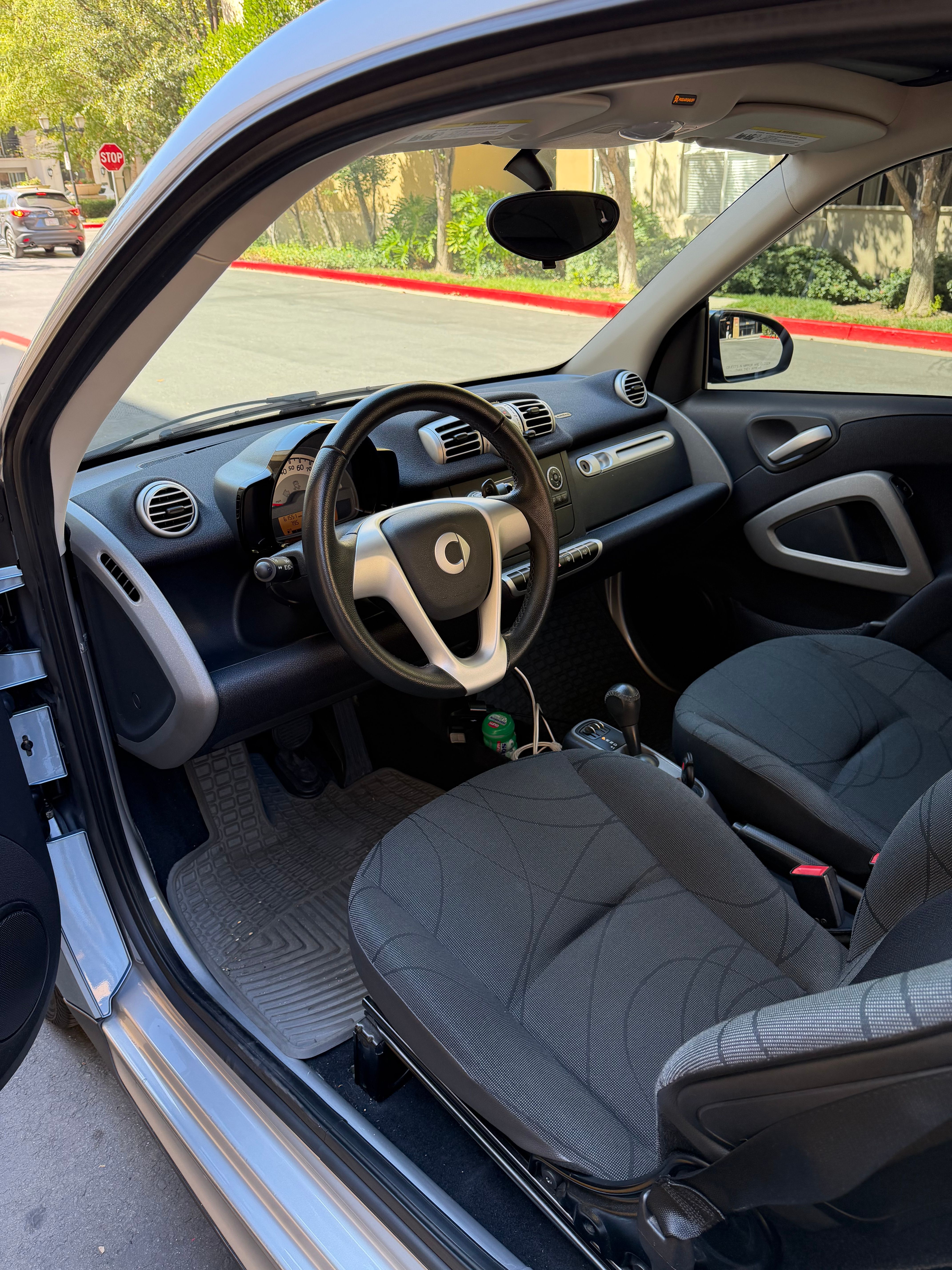 Used 2011 smart fortwo passion RWD image 9