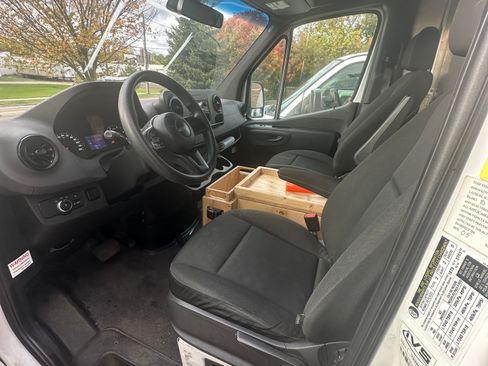 Used 2019 Freightliner Sprinter 170 image 17