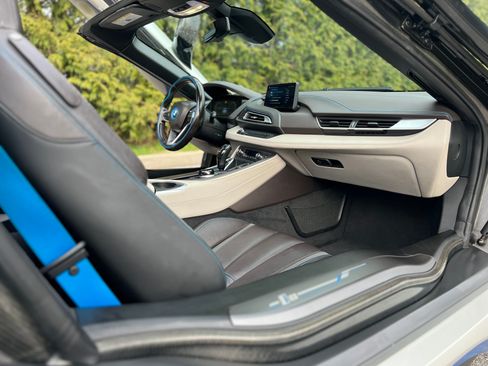 Used 2019 BMW i8 Roadster image 13