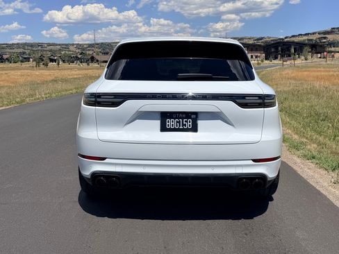 Used 2022 Porsche Cayenne E-Hybrid AWD/4WD image 5