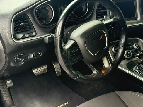 Used 2022 Dodge Challenger R/T RWD image 8