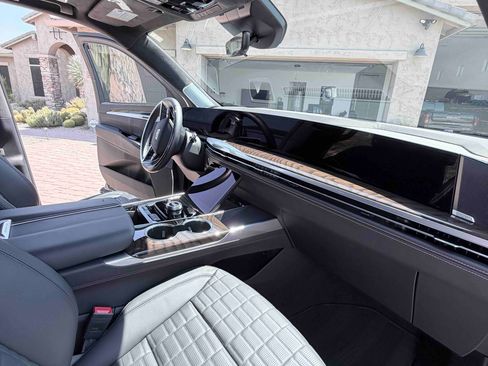 Used 2025 Cadillac Escalade Sport Platinum AWD/4WD image 21