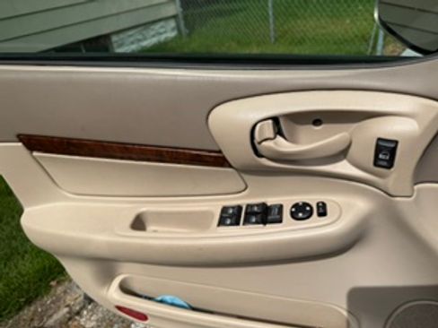 Used 2003 Chevrolet Impala w/ Preferred Equipment Group FWD image 17