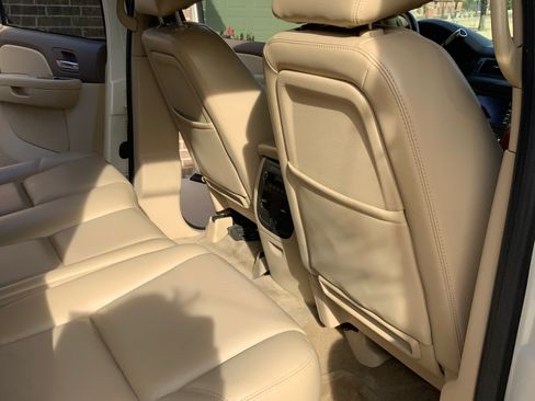 Used 2011 Chevrolet Avalanche LTZ image 16