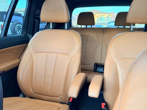 Used 2021 BMW X7 xDrive40i w/ M Sport Package AWD/4WD image 11