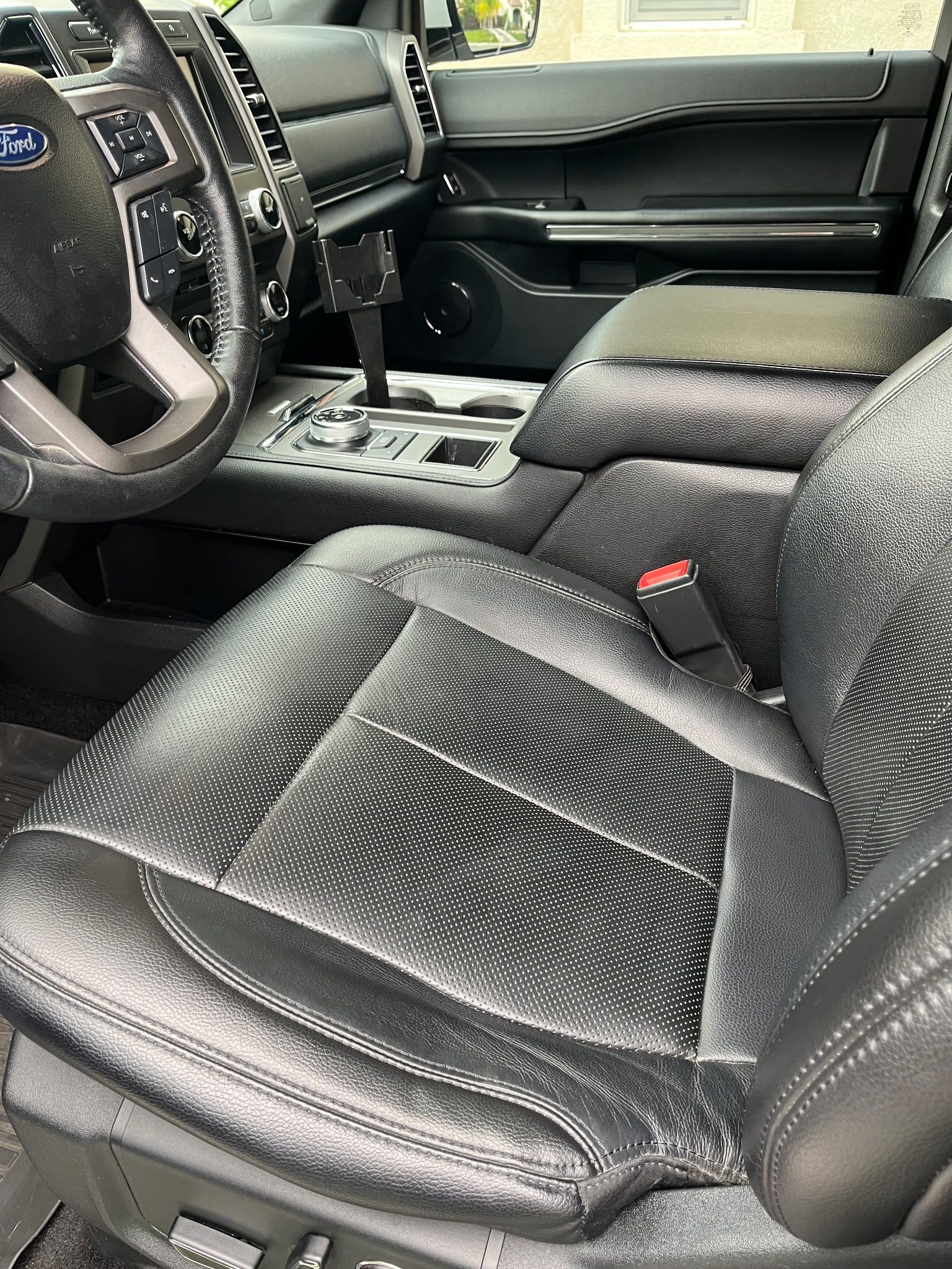 Used 2018 Ford Expedition XLT w/ Equipment Group 202A RWD image 2